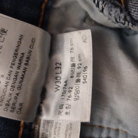 4/$60 Faded Levi Jeans - Size W30 L32 - Picture 8 of 8